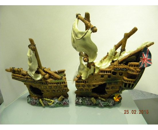 Корабль затонувший (парусный) пластиковый 40х15х27см